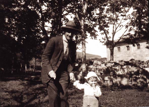 Carlo e Brunello Sgarzi alla dogana delle Filigare, 1923